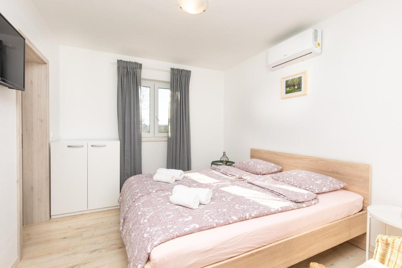Apartments Brig perfect countryside holiday! Krk Town Eksteriør billede