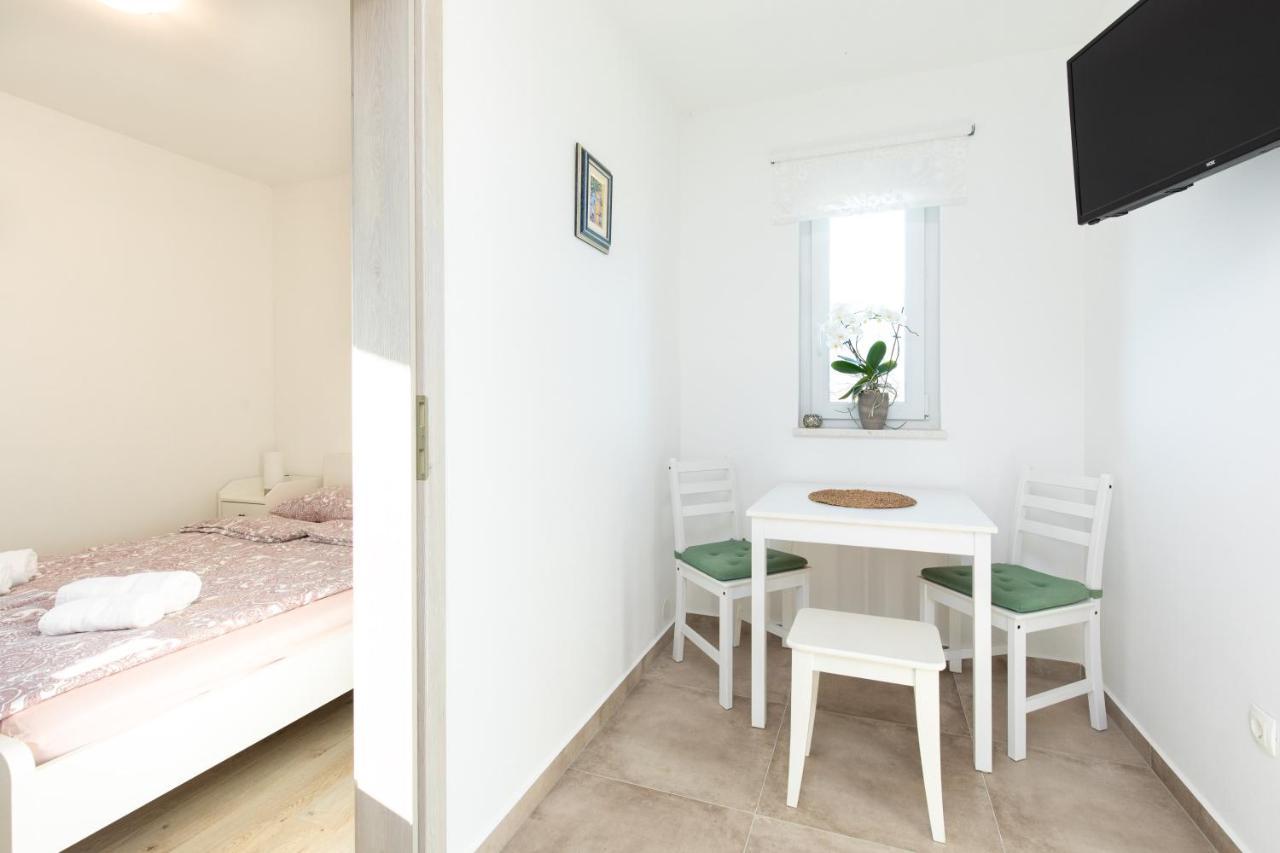 Apartments Brig perfect countryside holiday! Krk Town Eksteriør billede